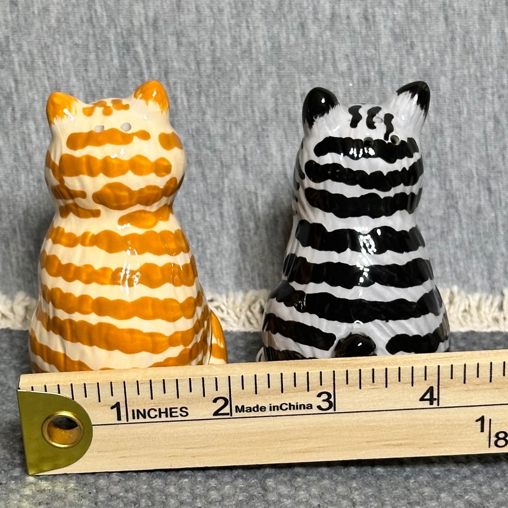Cat Salt and Pepper Shakers Set Ceramic Orange Black White Striped Tabby Kittens - Picture 3 of 4